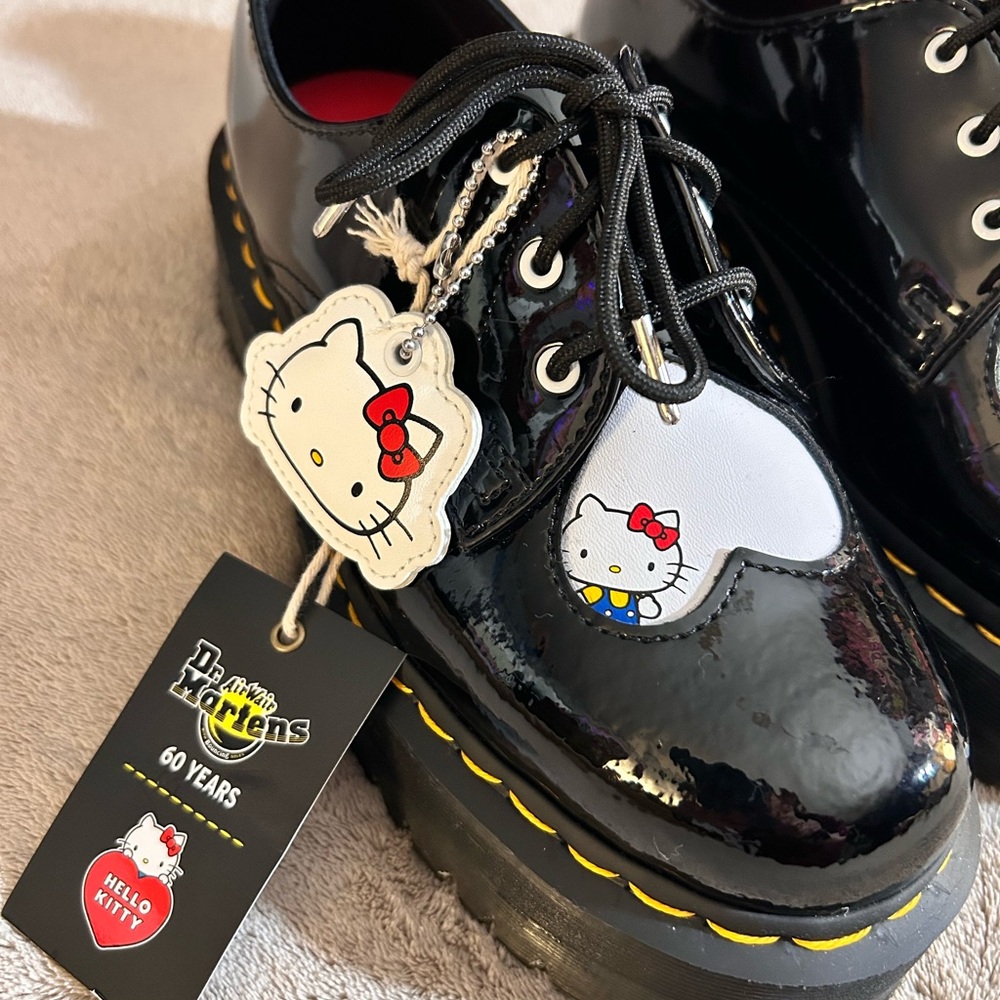 🔥❤️😻Dr. Martens 1461 QUAD HK Hello Kitty Patent Lamper+Hydro Leather😻❤️🔥 - Picture 4 of 16